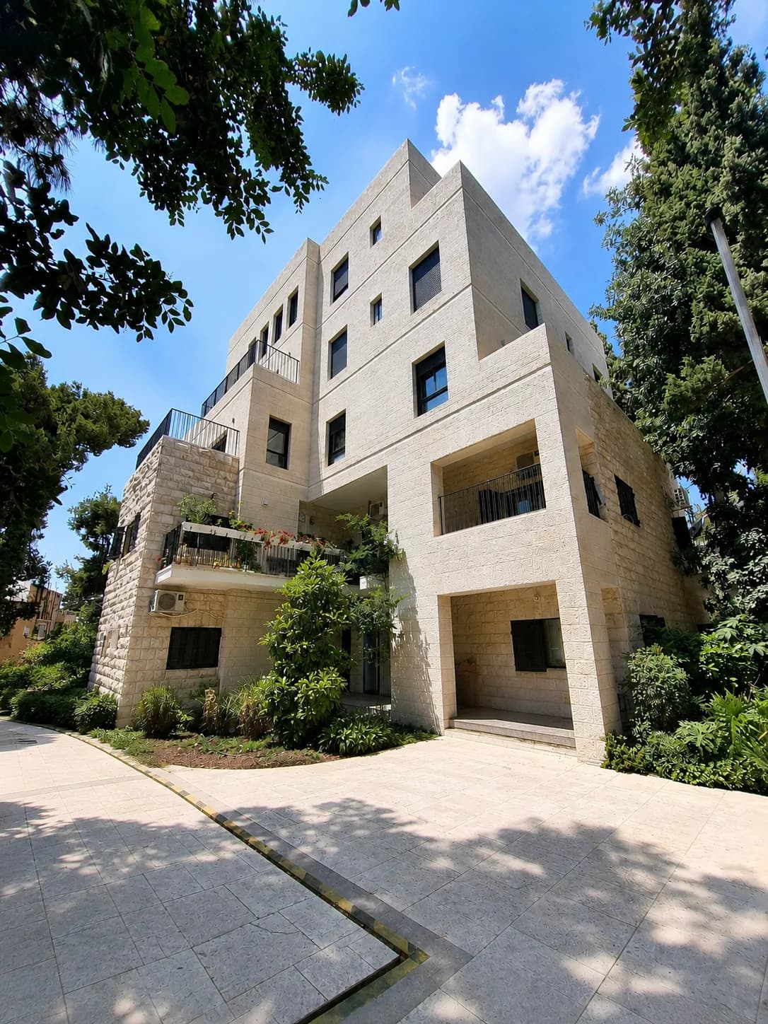 16 Radak St. — visualization